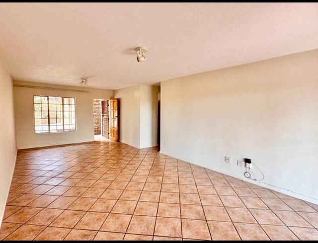 2 BEDROOM TOWNHOUSE FOR SALE IN MAGALIESKRUIN